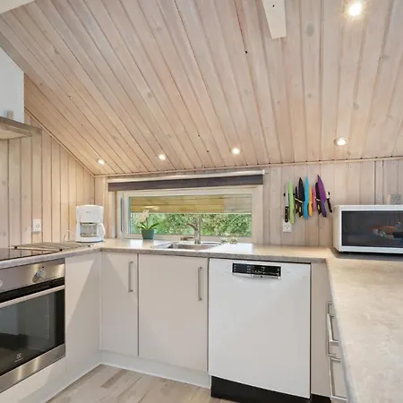 2 Bedroom Stunning In *